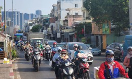 Giao thông cửa ngõ tăng nhiệt, sân bay Tân Sơn Nhất chạm ngưỡng cao điểm chiều 29/4