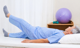 Những bài tập giúp người gãy cổ xương đùi sớm đi lại được