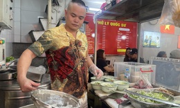 Chủ quán phở kể lại 2 giờ chuẩn bị, hồi hộp đón Tổng thống Hàn Quốc và phu nhân