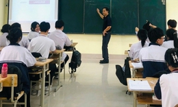 Giáo viên tại nhiều trường học ở Hà Nội vẫn 'mòn mỏi' chờ thu nhập tăng thêm