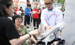 Ngày Sức khỏe toàn dân 7/4: Người dân hào hứng khám, trải nghiệm tại các gian hàng y tế
