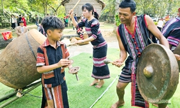 Theo nhịp cồng chiêng vào lễ cầu an của người S'tiêng