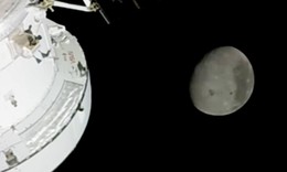 Phi hành đoàn Artemis II choáng ngợp trước khung cảnh từ không gian bên kia Mặt Trăng