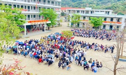 Trường học 'mặc áo' bán trú, vận hành như nội trú