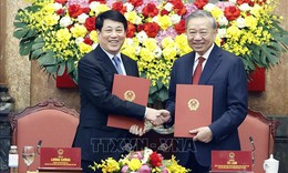 Bàn giao công tác giữa Tổng Bí thư, Chủ tịch nước Tô Lâm và nguyên Chủ tịch nước Lương Cường