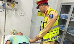 CSGT Nghệ An kịp thời hỗ trợ hai trường hợp nghi đột quỵ, kiệt sức