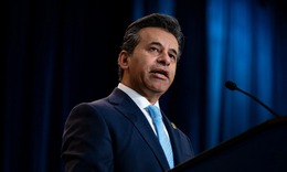 Giám đốc FDA từ chức trước áp lực từ Nhà Trắng