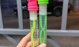 Cảnh báo ngộ độc với đồ chơi thổi bong bóng xà phòng