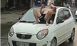 Bố vợ đòi lại xe ô tô, con rể nằm 'ăn vạ' trên nắp capo, hai bố con bị khởi tố