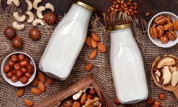 5 loại sữa 'lành mạnh' có thể chứa nhiều đường hơn bạn nghĩ, ảnh hưởng tới cân nặng