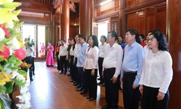 Bộ trưởng Bộ Y tế Đào Hồng Lan dâng hương tưởng niệm Chủ tịch Hồ Chí Minh