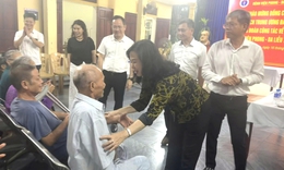 Bộ trưởng Đào Hồng Lan: Sẽ bảo đảm chế độ tốt hơn cho cán bộ y tế điều trị bệnh phong