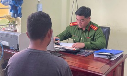 Truy xét nhanh thanh niên đi xe máy áp sát, dùng tay sàm sỡ phụ nữ rồi tăng ga bỏ chạy