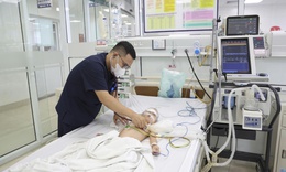 Nhiễm 5 tác nhân hô hấp sau sặc nước, bé 2 tuổi suýt mất mạng