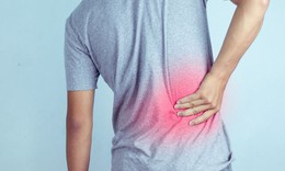 Đau lưng kéo dài, cảnh giác với trượt đốt sống thắt lưng