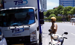 Bị CSGT xử lý vì dừng đỗ trước cổng bệnh viện, nhiều tài xế vẫn viện lý do quen thuộc