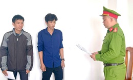 Khởi tố 2 người đàn ông đánh hàng xóm vì tiếng hát karaoke