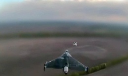 UAV phản lực Geran-4 của Nga vừa xuất hiện đã bị Ukraine bắn rơi