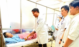 Người đàn ông suýt mất chân vì máy cắt rạ, làm gì để giữ cơ hội phục hồi chi thể?