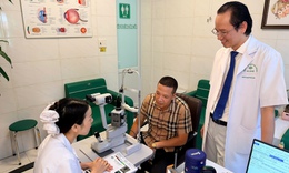 Gần 100 nhà báo, phóng viên được khám, chăm sóc mắt miễn phí