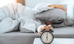 Có nên ngủ bù vào hai ngày cuối tuần?