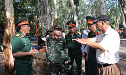 Người đàn ông mang những bức ảnh chiến trường trở lại Công viên Lê Thị Riêng để tìm liệt sĩ