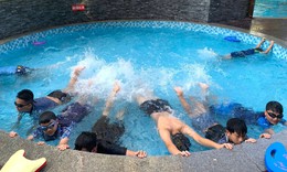 ‘Cơn sốt’ học bơi mùa hè và những lưu ý cho cha mẹ