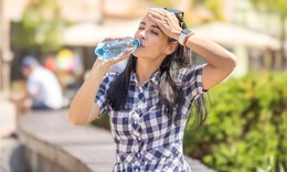 3 nguyên tắc uống nước giúp cơ thể không mất nước ngày nắng nóng
