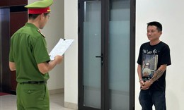 Say xỉn, Phan Minh Trí lái xe bán tải tông quán nhậu rồi lao thẳng tới trụ sở công an thách thức