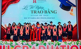 HIU trao bằng cho khóa Bác sĩ Y khoa đầu tiên