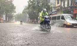 Cảnh báo dông lốc nội thành Hà Nội
