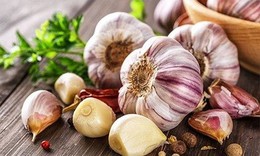 Người bệnh đái tháo đường ăn tỏi mỗi ngày có lợi ích gì?