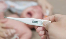 Khi nào cần hạ sốt cho trẻ? cách chăm sóc đúng khi trẻ bị sốt