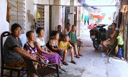 Xóm chạy thận quay quắt trong nắng nóng hơn 40 độ C