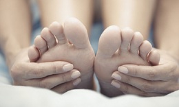 Chân tay lạnh vào mùa hè hãy thử ngay mẹo nhỏ này