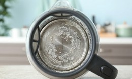 Hóa giải nỗi lo đáy ấm đun nước lắng cặn vôi trắng