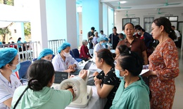Người dân Hà Nội hào hứng trong ngày đầu khám sức khỏe miễn phí
