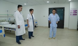 Sau 14 năm đau đớn vì di chứng tai nạn, người đàn ông đã tìm lại bước đi