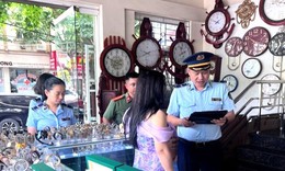 Gần 200 đồng hồ nghi giả mạo thương hiệu nổi tiếng bày bán công khai