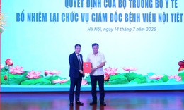Thứ trưởng Bộ Y tế Đỗ Xuân Tuyên trao quyết định bổ nhiệm lại Giám đốc Bệnh viện Nội tiết Trung ương