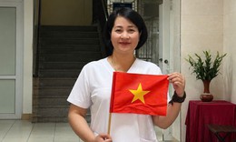 Giám đốc Sở Y tế Hà Nội khen thưởng nữ điều dưỡng cứu sống nam thanh niên ngừng tuần hoàn trong quán cà phê