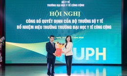 Bộ trưởng Bộ Y tế Đào Hồng Lan trao quyết định bổ nhiệm Hiệu trưởng Trường Đại học Y tế Công cộng