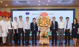 Thứ trưởng Trần Văn Thuấn trao quyết định bổ nhiệm Phó Giám đốc Bệnh viện Mắt Trung ương