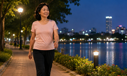 Sau tuổi 50, nên đi bộ trước hay sau bữa ăn để giảm mỡ bụng?