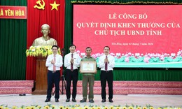 Khen thưởng người đàn ông cứu 2 trẻ em đuối nước