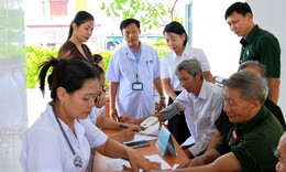 Khám, cấp thuốc miễn phí cho 100 người có công tại Hà Tĩnh