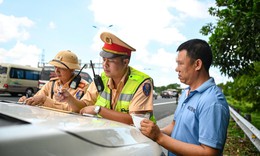 Đi cao tốc nhưng làm điều này, tài xế xe tải và xe khách bị phạt đến 6 triệu đồng