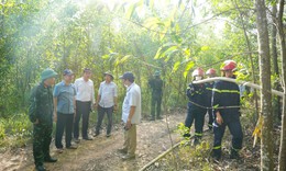 Hơn 300 người căng mình khống chế 5 điểm cháy giữa rừng sâu ở Huế