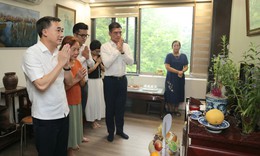Thứ trưởng Bộ Y tế Trần Văn Thuấn thăm, tri ân gia đình Liệt sĩ, Bác sĩ Đặng Thuỳ Trâm