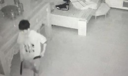 Lẻn vào nhà qua ô thông gió, dùng dao cướp tài sản của người mẹ trẻ đang ngủ